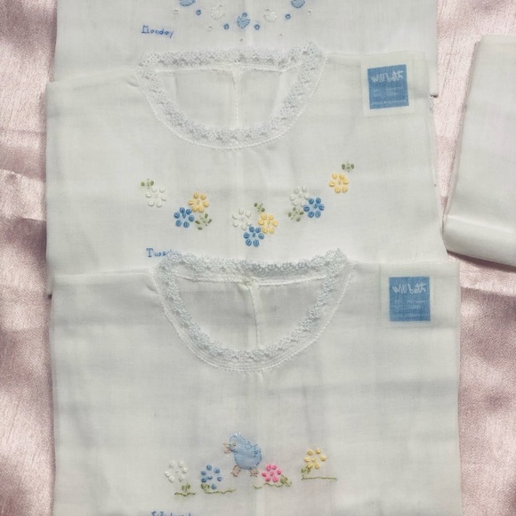 New Wilbeth Embroidered Days of the Week Bibs - Picture 3 of 12